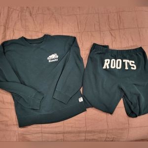 ROOTS green sweat set. Women's size XL sweatshirt and size medium sweatpants.